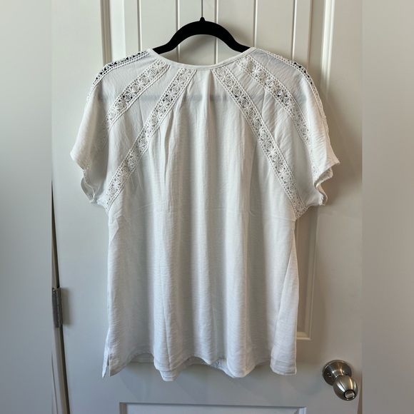 Cupshe Blouse with Crochet details and Agoya Shell Buttons Size M - Picture 5 of 8